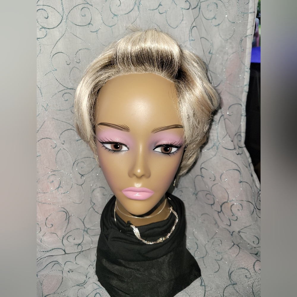 Ellen Wille Wig In Platinum Blonde Rooted - Picture 3 of 16
